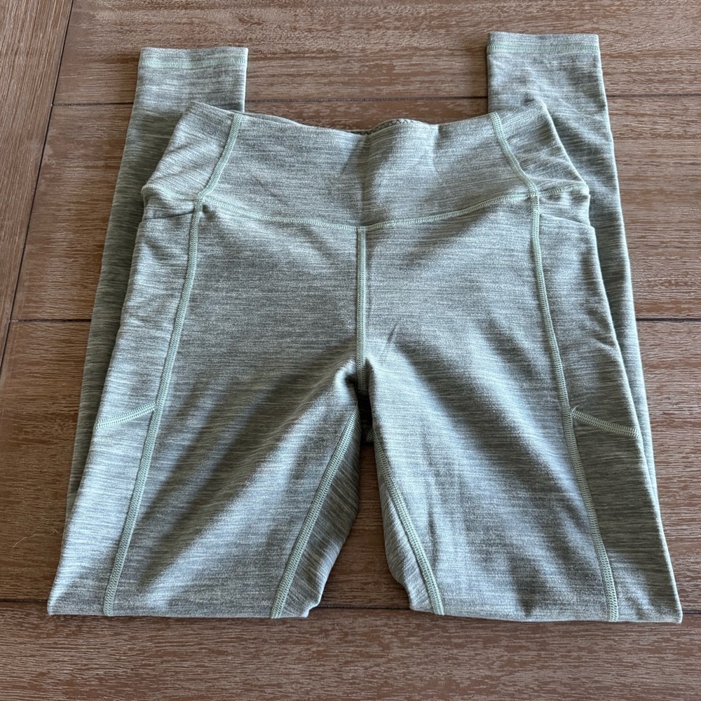 VS Incredible Essential Leggings